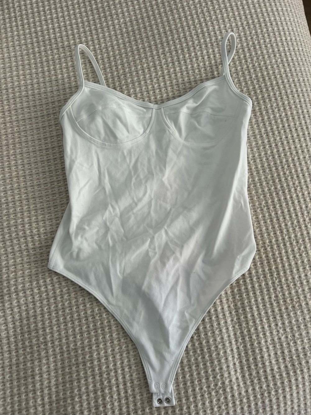 Aritzia Wilfred corset bodysuit in white size medium